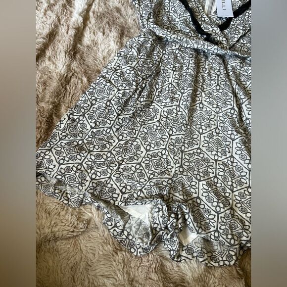 NWT Waist Tie Romper - Picture 3 of 9